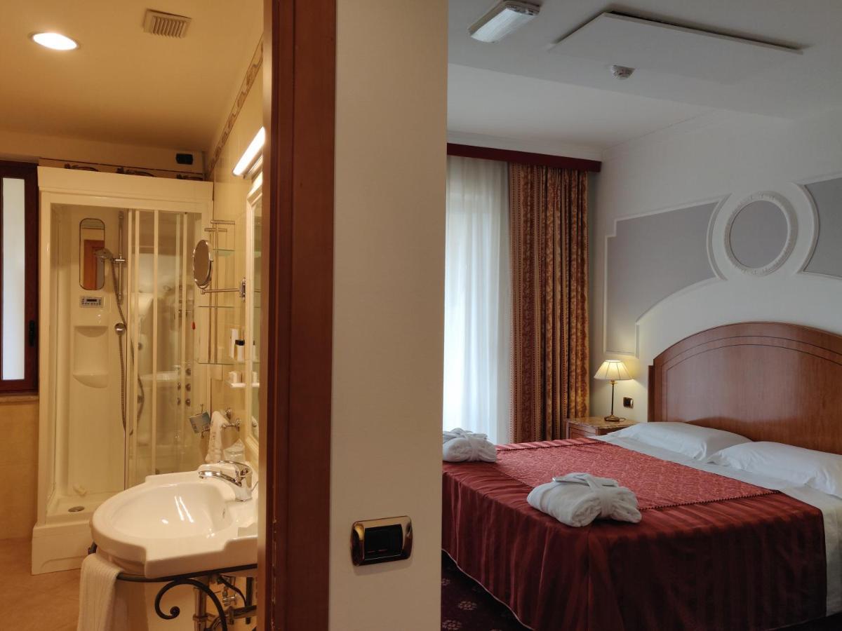 Parco Dei Principi Hotel Roccella Ionica Extérieur photo
