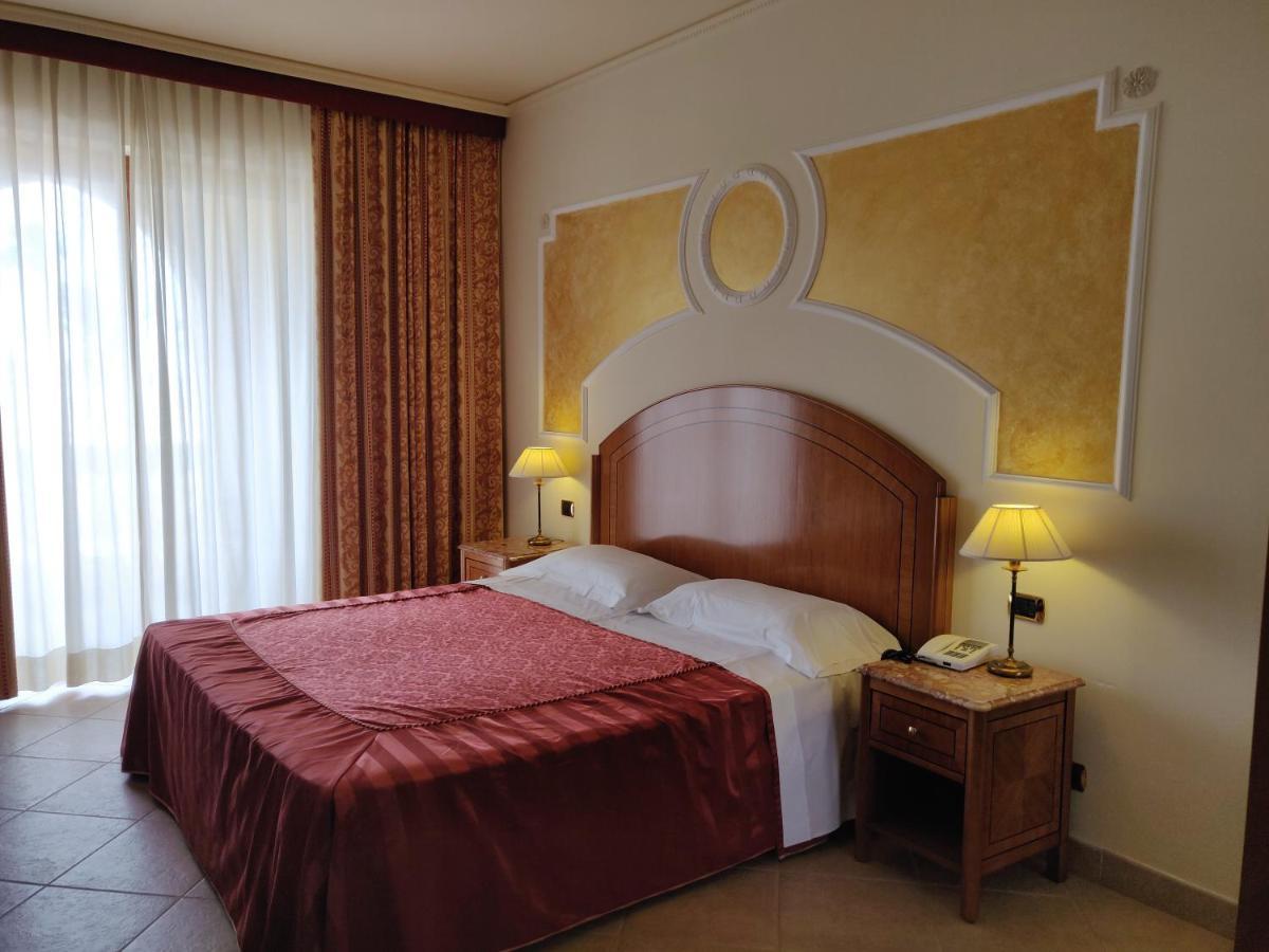 Parco Dei Principi Hotel Roccella Ionica Extérieur photo