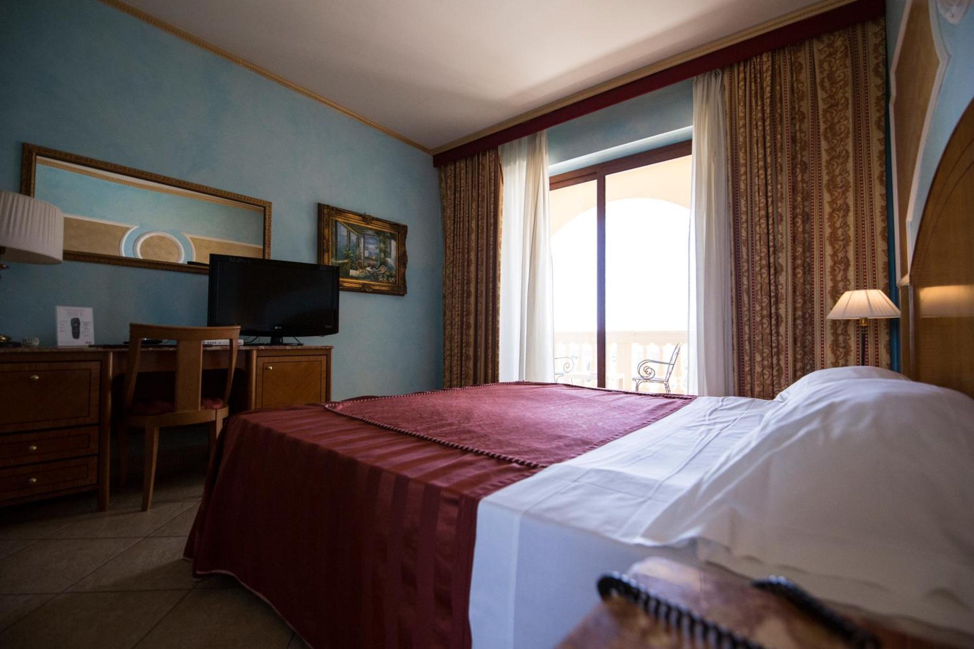 Parco Dei Principi Hotel Roccella Ionica Extérieur photo